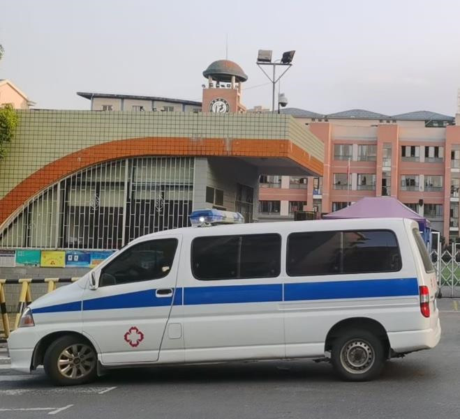 南海救护车出租护送骨折病人一公里多少钱